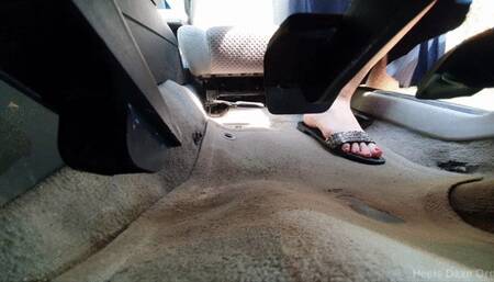 Pedal Pumping #31 VIEW UNDER PEDAL  Aldo Sandals