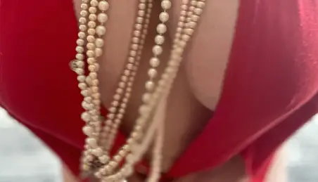 Big Boobs Pearl Necklace - Courtesan Annabel, Amateur, Mature, Big Boobs, Close Up Porn Videos (1) -  FAPSTER