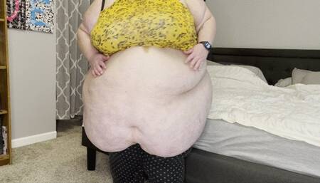 CeliaBBW Hums and Slaps Her Belly