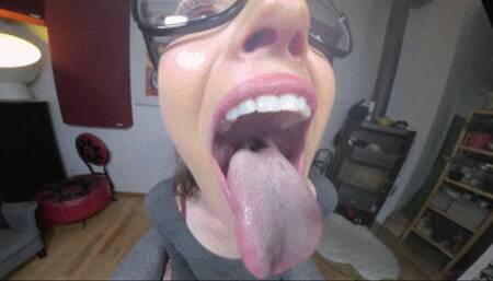 VR 180 - Get Into Riley's Mouth!