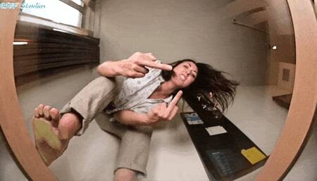 Brett gives you the finger before stomping you and your friends flat!!  - MP4