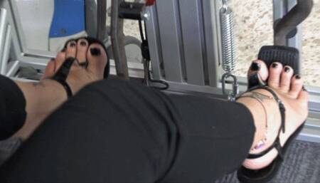 Sushii Evaluates a Third Batch of Shoes for Driving in the Simulator (MP4 - 1080p)