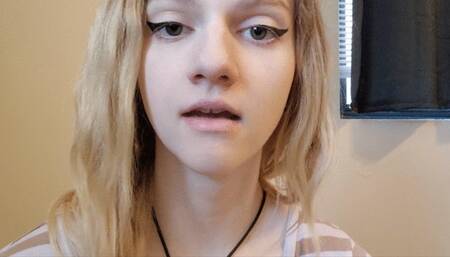 Trying On Lipstick (Kinkmas Day 01: Mouth Fetish)