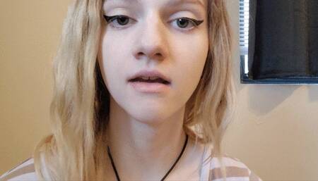 Putting On Lipstick (Kinkmas Day 01: Mouth Fetish)