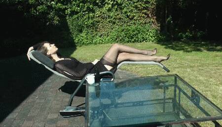RelaxingInNylons (WMV)