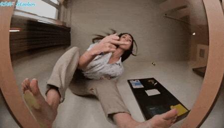 Brett gives you the finger and then CRUSH!  - MOV