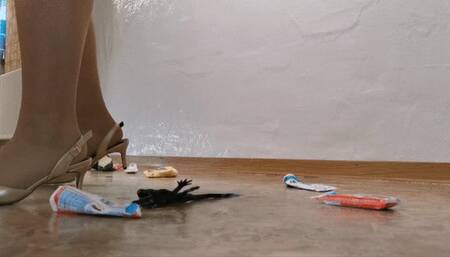 Undercover investigation - golden heels (view01)