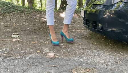 KIRAS CAR STOPPED IN THE WOODS – MP4 HD