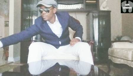 Sole teasing with a flask [2021]