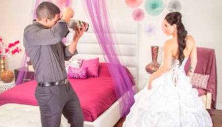 Noelle Easton fucking in the bedroom with her average body