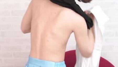 "パンツもブラも全部Youtubeで投稿して見せてるチキンレース上等のエロ系Youtuberが生着替えでコスプレ見せるフリして頑張ってアソコを見せちゃう "