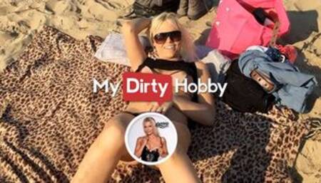 Bibixxx & Her Friend Enjoy The Sun's Warmth While Reaching Orgasm By The River