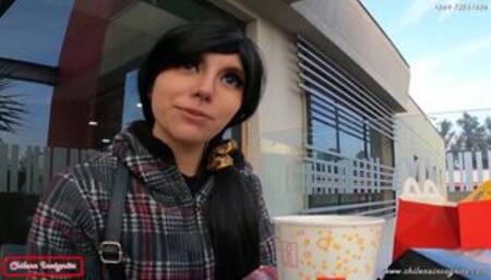 Famosa Youtuber latina va al McDonald y termina con salsa sobre ella - "ES MUY GRANDE, METEMELO TODO