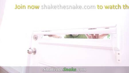 Dear's brunette sex by Shake The Snake