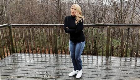 Made To Piss Her Pants (MP4 1080p) - Carissa Montgomery