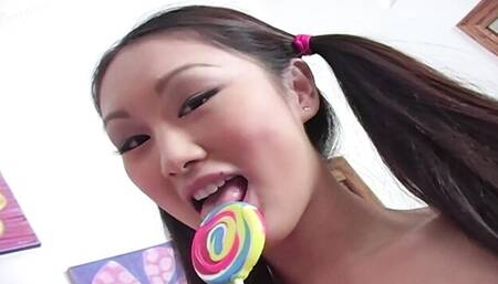 Sinful Evelyn's manojob scene