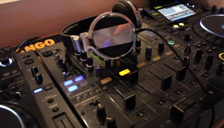 Learn how to DJ