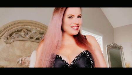 Milf Nikki In Sexy Black Lingerie Dildo Fucking and Giving JOI Cellphone Video