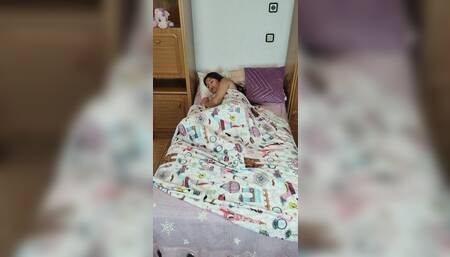 WOULD YOU LIKE TO SEE WHAT A VERY HORNY GIRL DOES ALONE IN THE MORNING IN HER BED? ????????????