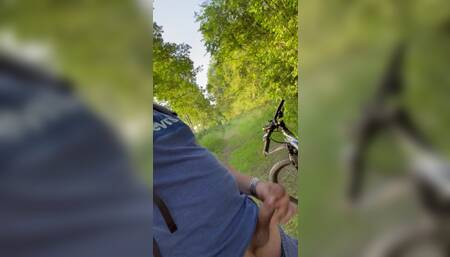 Wanking outside in the woods ????????????