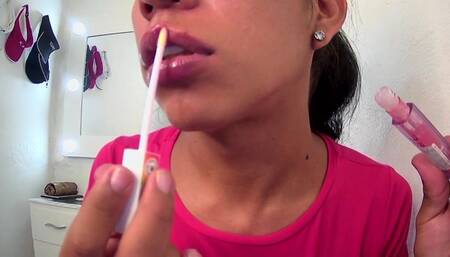 i play with my juicy lipstick