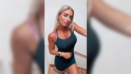 Let me strip down for you while you jerk off daddy????