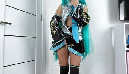 Pussy Fucked Vocaloid Hatsune Miku in different positions and gets Cum Inside - Cosplay