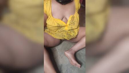 Indian made Sruti clean house and showing her Fully naked body.