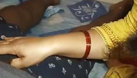 M akela soya tha in absence of bhaiya Sneha bhabhi mere lund ko jagakar chudwayi cheating wife Desi sex hindi chudai
