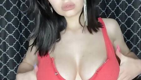 19yo Teen TikToker Leaks Her Boobs - SEXY NIP SLIP