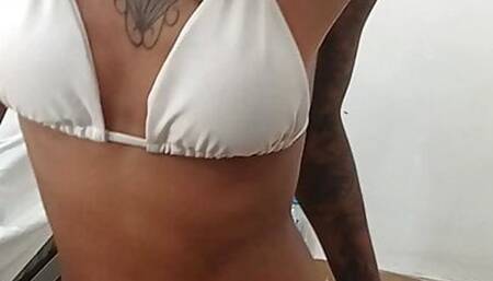 Francheska Pissing in a Bucket