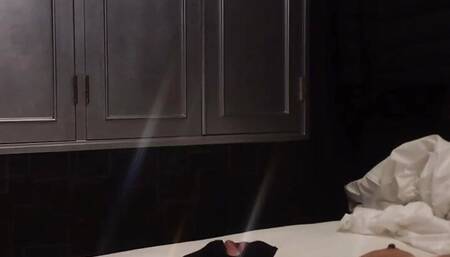 What is this? ? Amateur acrobat foreplay Thrust in a womanizer, let her deep throat, open her legs wide, and then lick