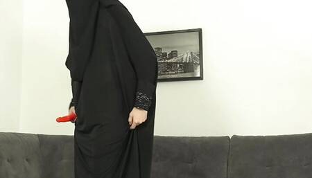 Instead of a dildo she got a live cock