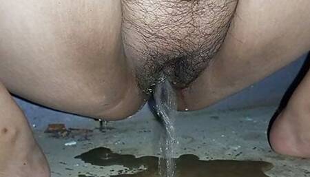 Desi housewife pissing in front of her boyfriend