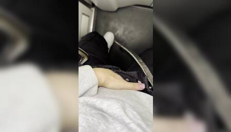 Hot I masturbate in the toilets of the plane