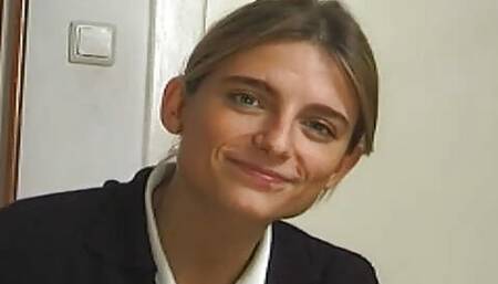 18 very sweet girl fingering here pussy