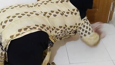 Tamil maid fucking owner while cleaning house Hindi Sex