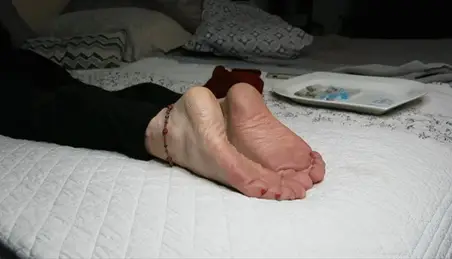 Extreme Foot Porn - Donna's Extreme Feet Porn Videos - FAPSTER