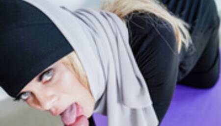 Destiny Cruz gives Tommy Wood a thank you blowjob