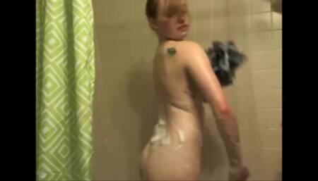 Snooping On My Sista In The Bathroom