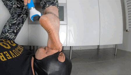 CC - foot dust on face