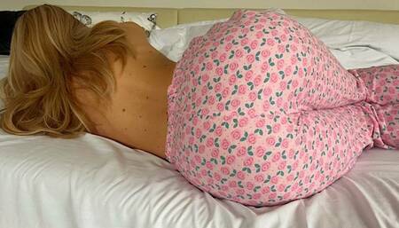 Step Mom Wakes up to Hard Cock of Step Son He cum full pussy kris