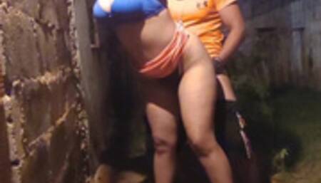 I have my vagina horny and I fuck with a client in an alley