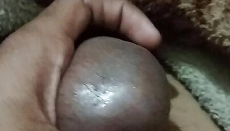 Meri mummy ne dekha hand job karte hue