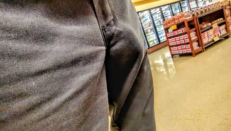Freeballing and showing off my big bulge in public