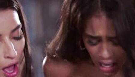 Emily Willis and Scarlit Scandal are sucking and fucking the lucky dick