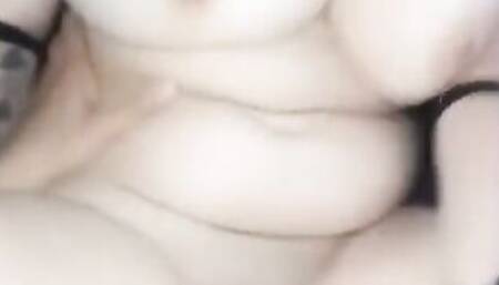 Me cojo a una Famosa Tiktoker de Tetas Enormes en su Propia casa