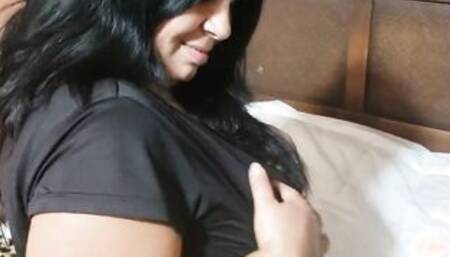 Mommy’s booty worshipped at night