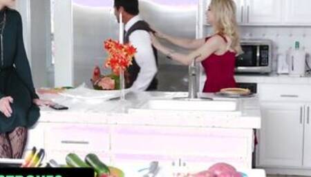 Thanksgiving Dinner Turned Inside A Goddess Sex Sex Party That Everyone Feel Extra Grateful