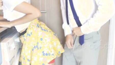 ဟင်းချက်နေတုန်း နွားသိုး ကြိုးပြတ် တက် အလိုးခံ လိုက်ရတဲ့ အိမ်ဖော်မလေး မြမြ